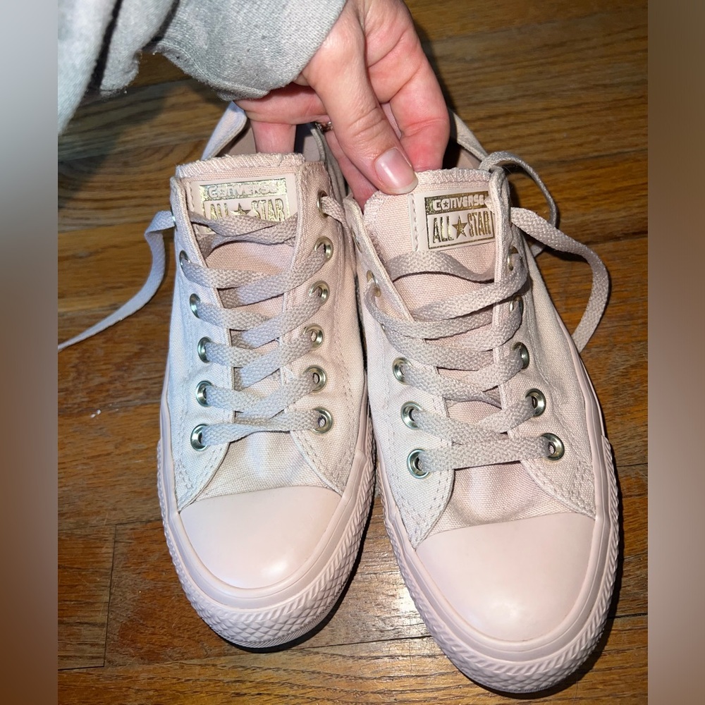 Light pink Converse